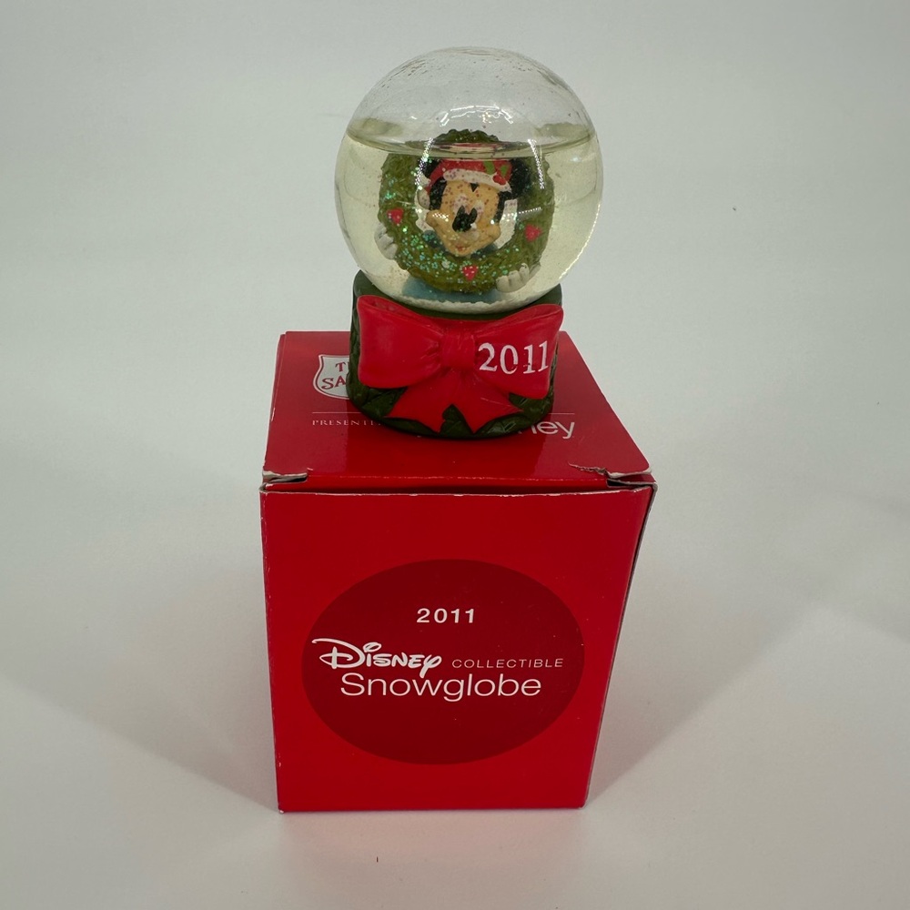 Disney Holiday Snowglobe  2011 Mickey Mouse Christmas JCPenny Exclusive W/box